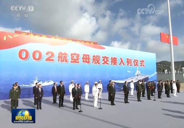 伊丽莎白女王号航母vs山东舰,第一艘国产航母山东舰图片