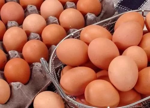 白壳鸡蛋和红壳鸡蛋哪个贵点,吃了几十年鸡蛋为什么还过敏