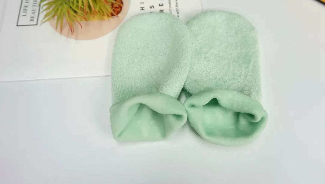 呵护手足|戴手套=精油SPA？还不耽误玩手机？30分钟急救手膜足膜，死皮老茧全消失，让你从头嫩到脚