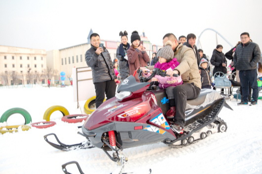 泉城欧乐堡怎么玩,泉城欧乐堡旁边正在建设的项目