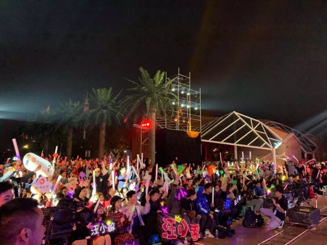 南宁无人机最新消息,广西南宁1000架无人机矩阵光影秀