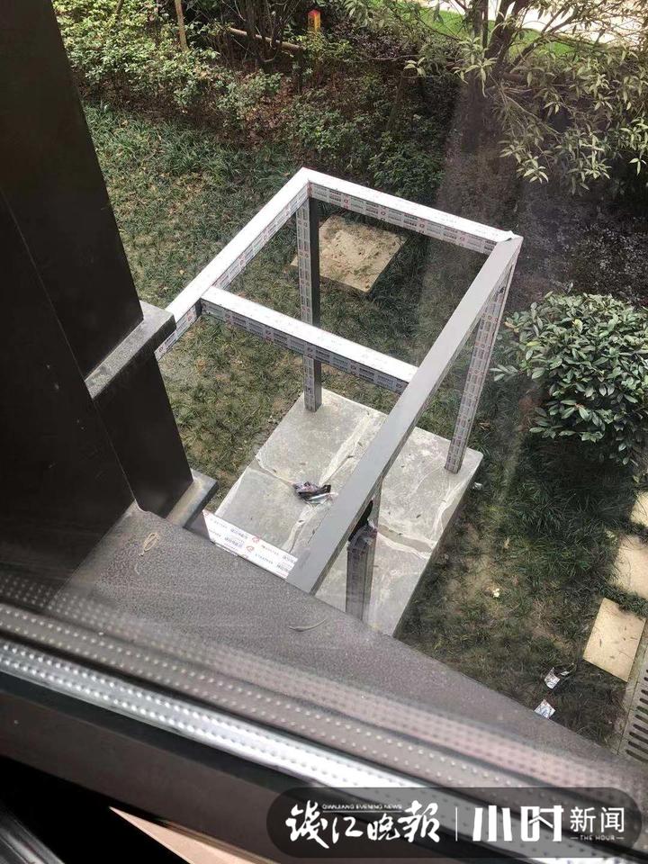 杭州龙湖天钜洋房业主快哭了：花600万买的新房，小区里却出现一个个“大笼子”