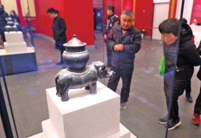 郑州博物馆新馆试开放“清高宗乾隆皇帝展”将持续至3月22日免费开放