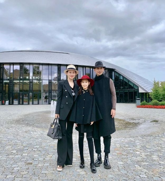 赵文卓子女学费,赵文卓女儿上最贵的学校