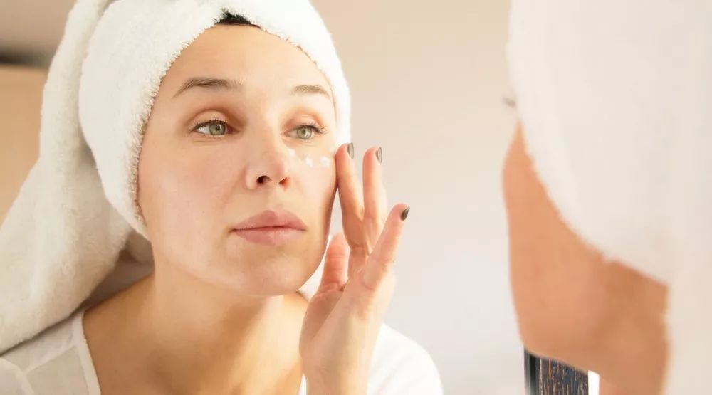 早晚都可以用的保湿精华,清爽保湿的同时也不油腻的精华