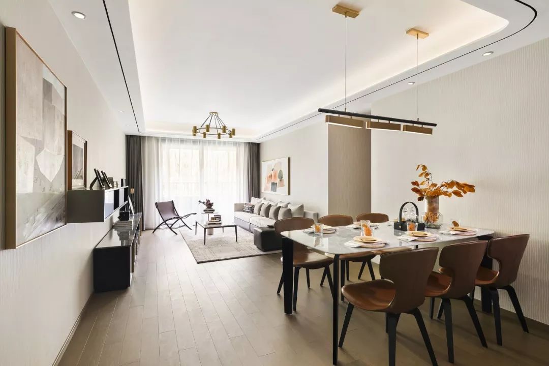 低调平实的叙事向度，于日常生活拾趣