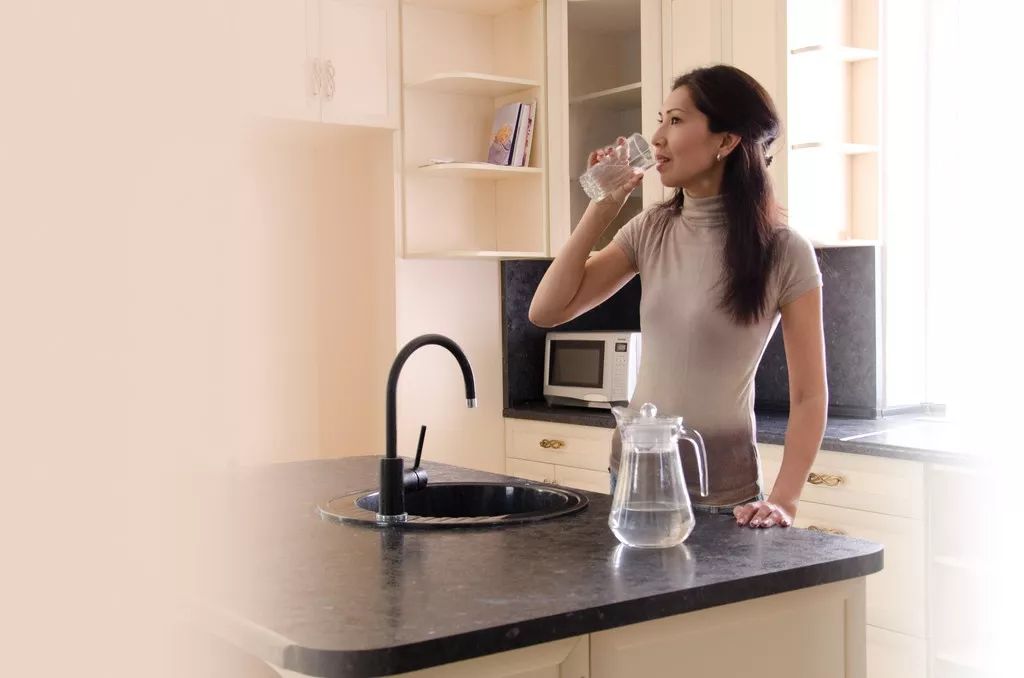 多喝水多走路你以为是在养生,你以为的走路多喝水是在养生