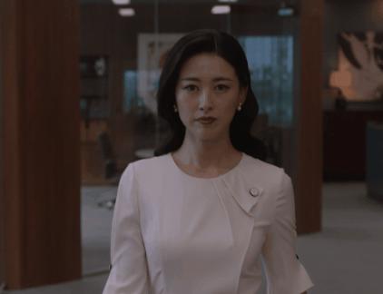 连续8年蝉联全球最美100人,35岁性感*物尤**凭美胸翻红,网友:我就是馋她身子