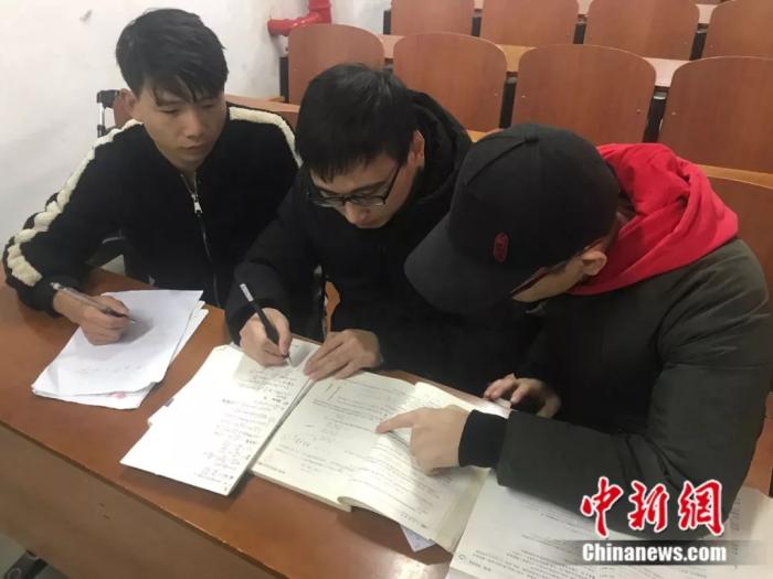 励志残疾小伙子,励志脑瘫小伙