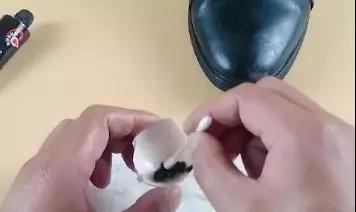 皮鞋把皮蹭掉了怎么处理,皮鞋蹭破皮咋处理