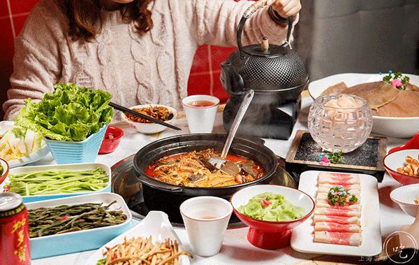 要火！魔都独①份的「毛血旺茶火锅」来了！刚开30天排爆虹口足球场