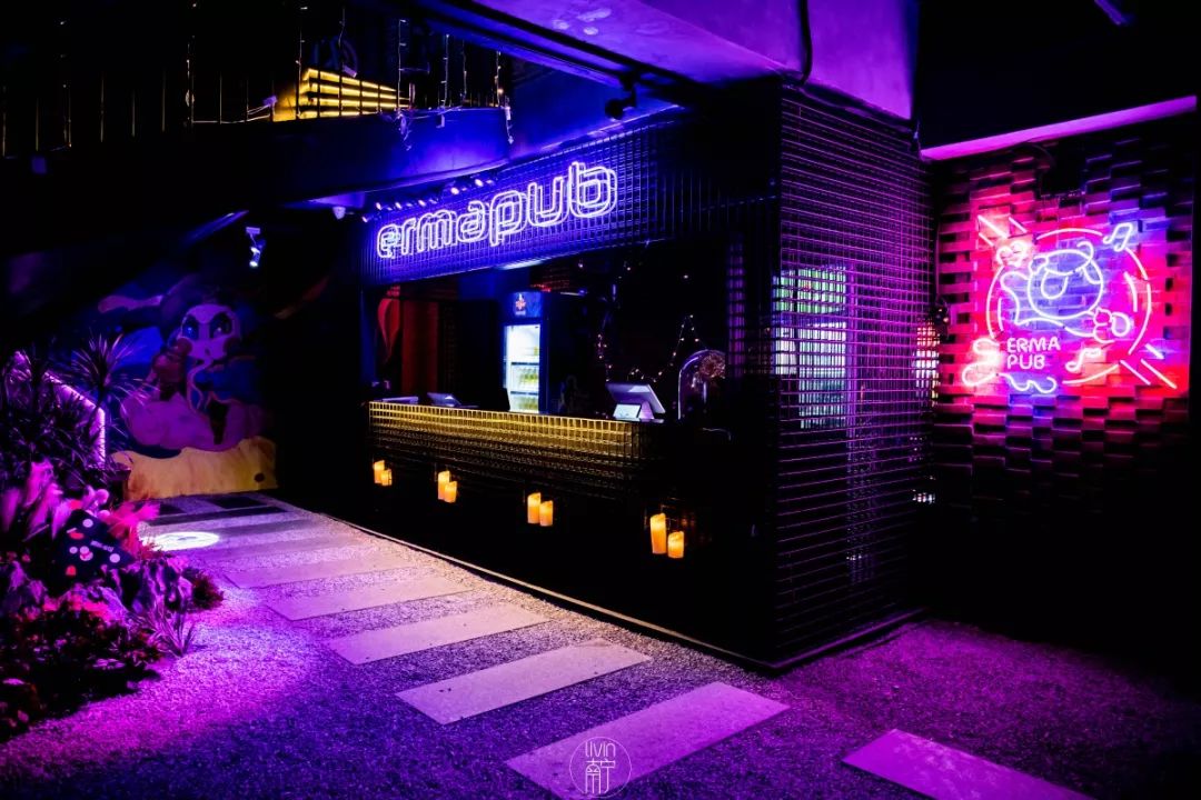 盛天地这间成都来的“网红酒馆”，谢霆锋都打卡了，你还没去过？