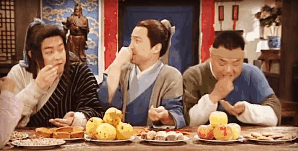 嗑完瓜子，男子突然吐血700毫升……春节想健康吃大餐？这些人要“忌口”