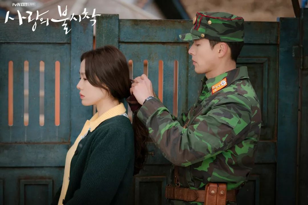 过时的丝巾绑头发,丝巾扎头发蝴蝶结造型