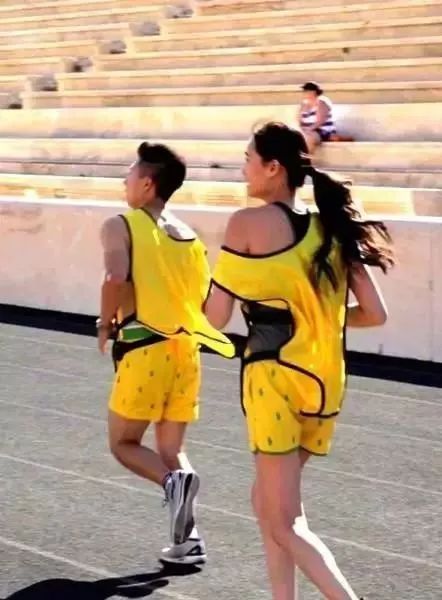 从被质疑没存在感到女团单飞，如今靠最火台剧再次爆红？