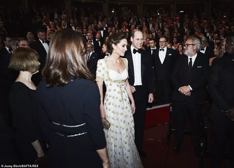 凯特穿蓝色旧裙子,凯特穿旧衣服走红毯