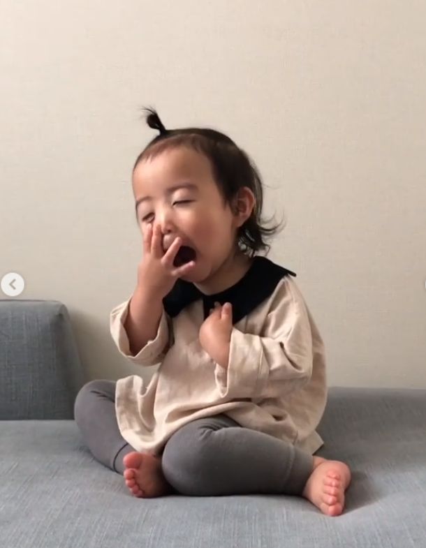 日本一年轻妈妈每天狂晒女儿“丑照”，看到第1张就笑炸了！是亲妈吗哈哈哈…