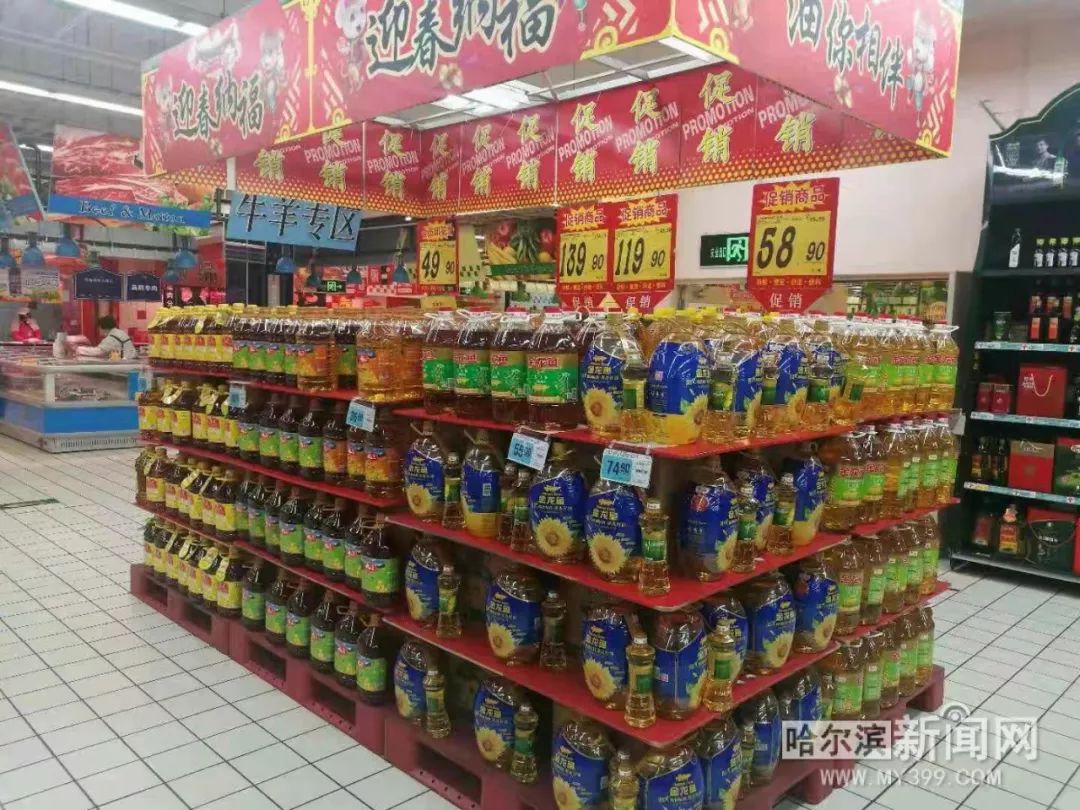 “哈十条”贴起来、口罩捂起来、消杀搞起来……疫情防控，道外大型超市“10个一起来”