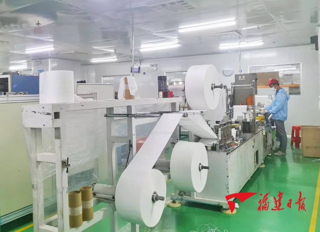 中国企业紧急转产口罩防护服,企业转型生产口罩防护服