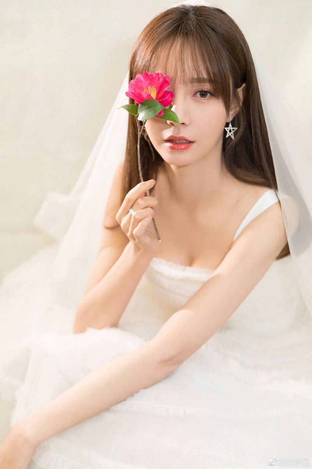 沈梦辰烫睫毛,沈梦辰太阳花睫毛