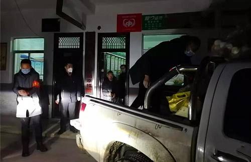 “代购队”“守夜人”...他们在各自的岗位上尽职守则