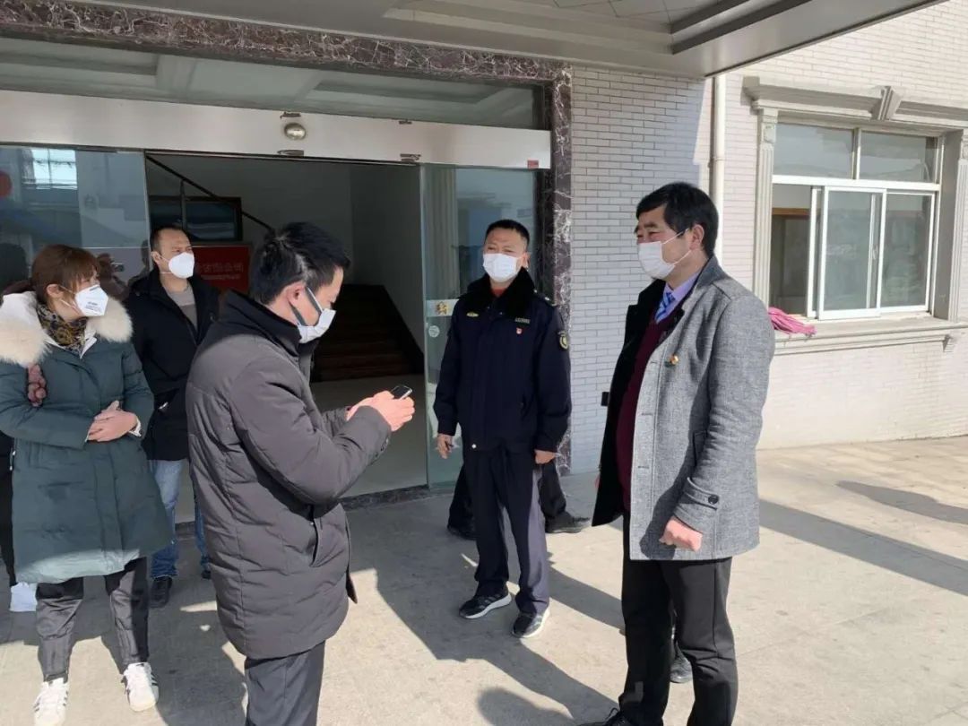 社区协助复工防疫两手抓,抓防疫促生产两手抓两手硬