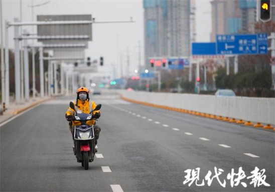 武汉凡人英雄｜外卖骑手老计：我给武汉人安全感，他们也帮我走出低谷