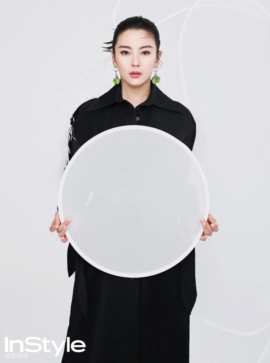 张雨绮站在舞台上虚不虚,张雨绮封面泳池女王