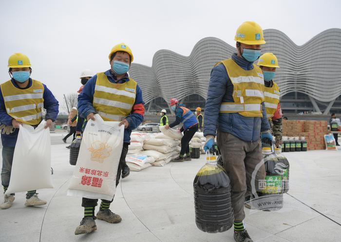 团市委慰问奥体中心项目一线职工多举措助力企业复工复产