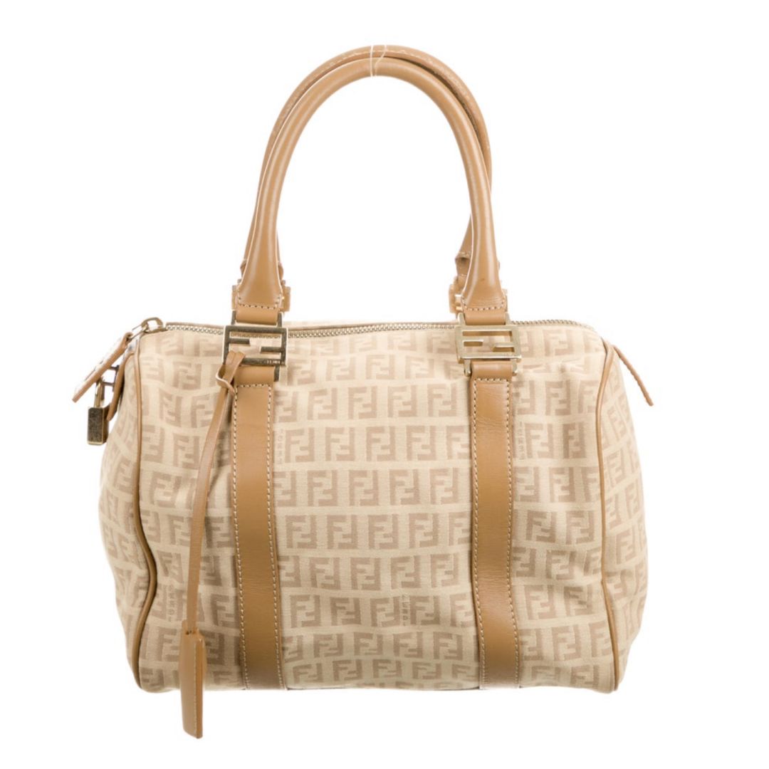 bellakendall什么关系,bella和kendall走秀