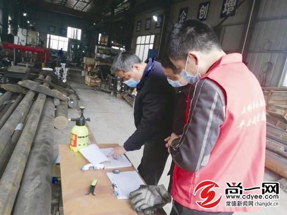 学习雷锋精神书写内容,战疫场上雷锋精神焕发新时代光芒