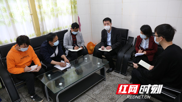 学生助农插秧志愿者活动,志愿者助力贫困户春耕备耕