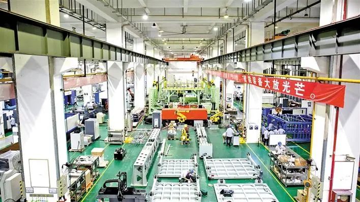 听着机器轰隆隆的声音,听机器的轰鸣声才睡得着觉