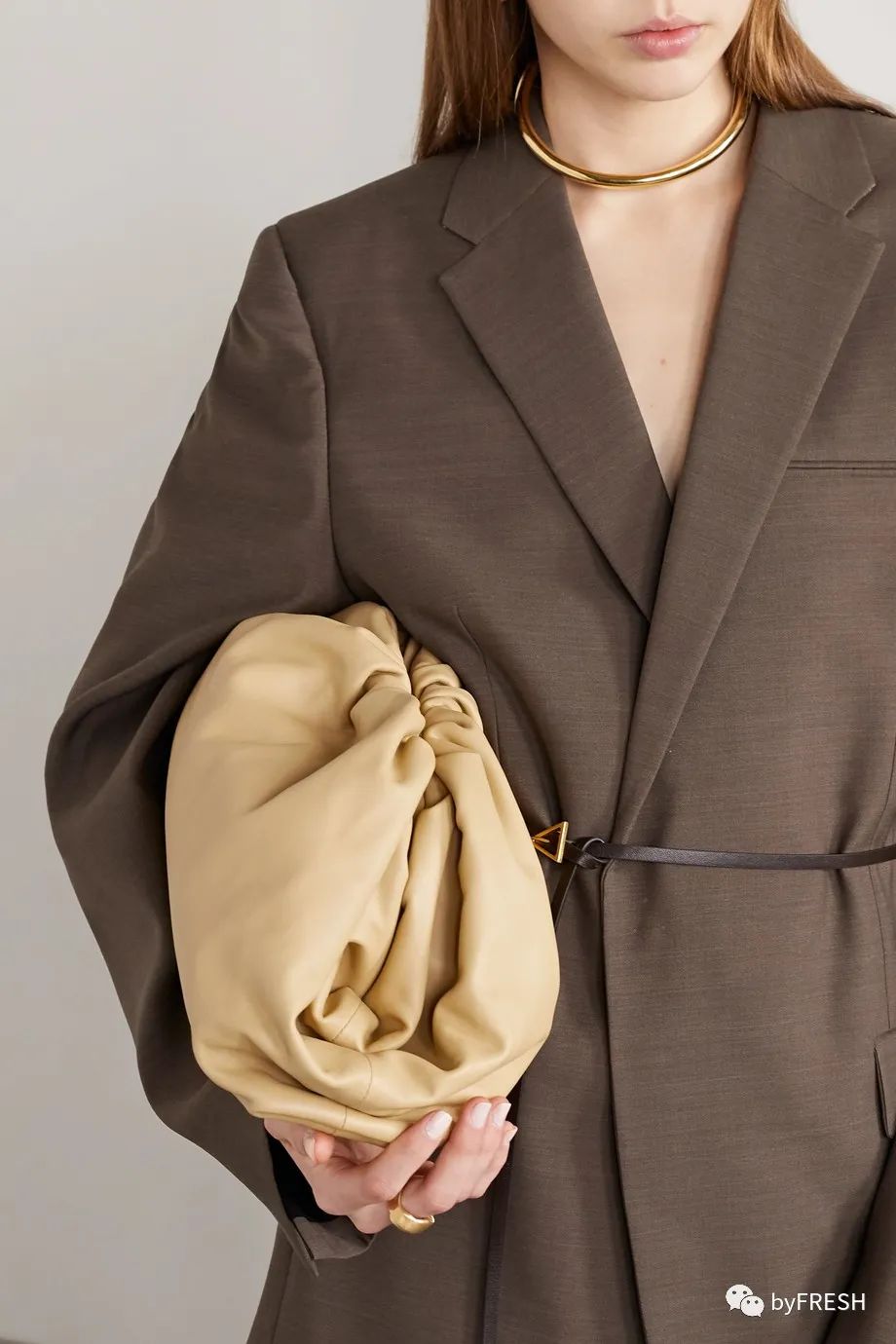 想要穿得简单又有活力感,如何穿得温柔又知性