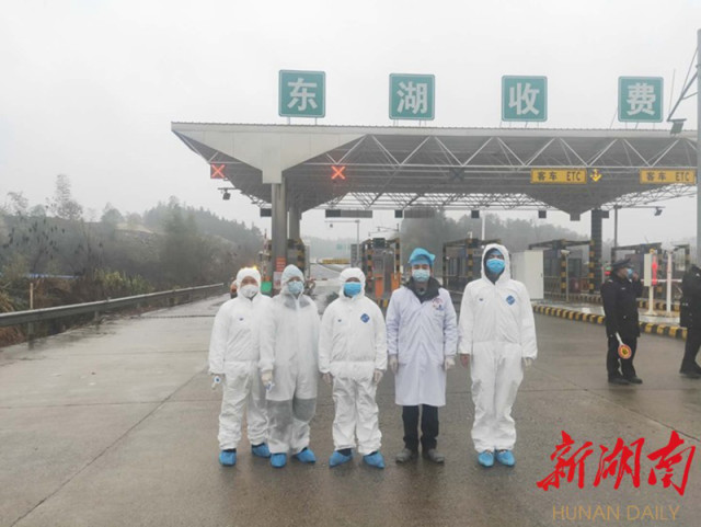 青春之花在边关绽放,青春之花在奉献中绽放