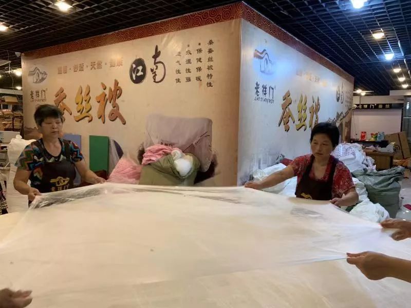 央视曝光蚕丝被长期盖,长期盖蚕丝被的危害图片