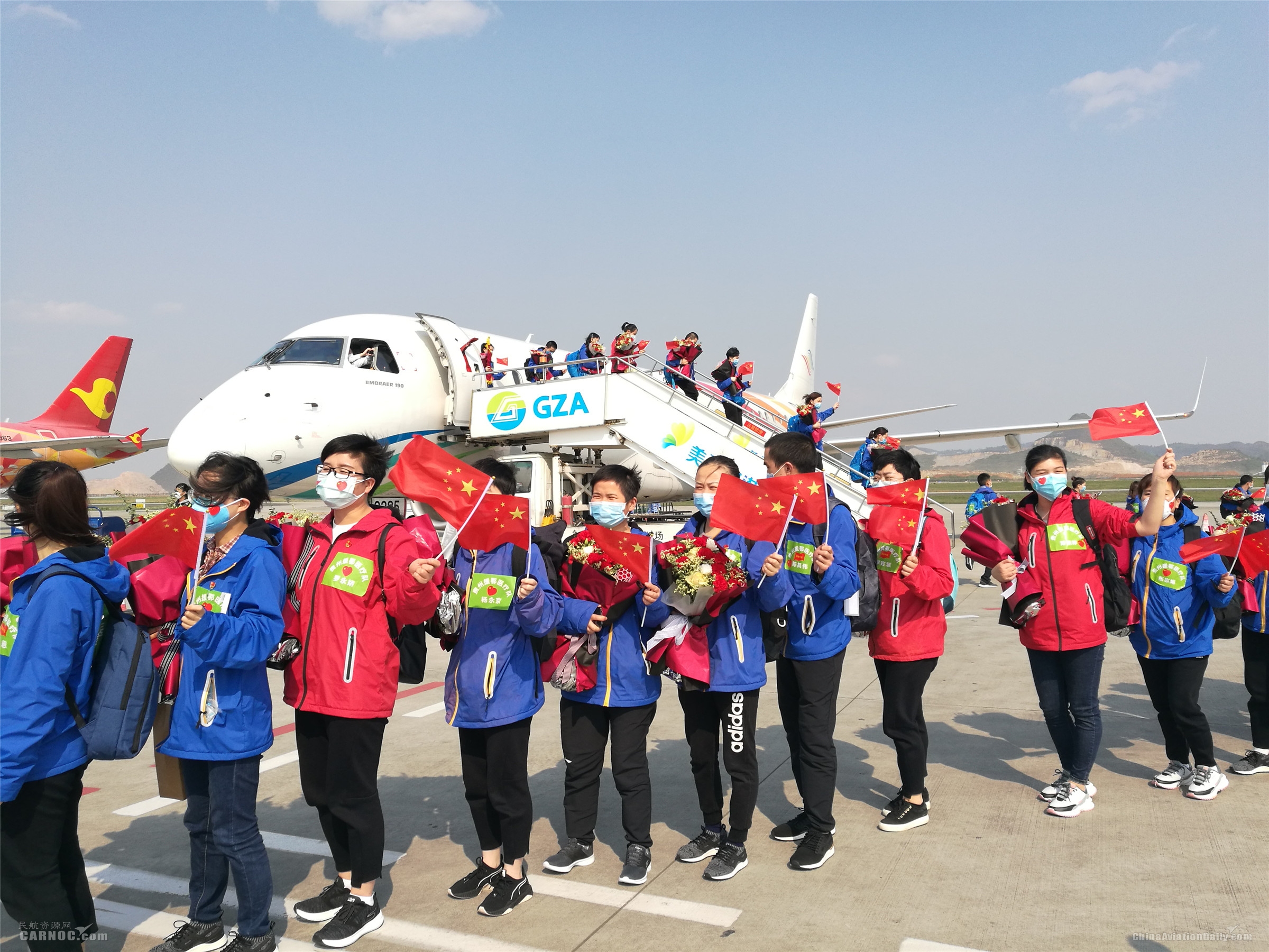 贵州援鄂医疗队出征飞机上,遵义迎接贵州援鄂医疗队