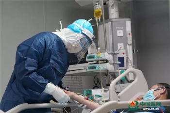 女儿问他何时凯旋,33年军龄的军医用一句唐诗回复……