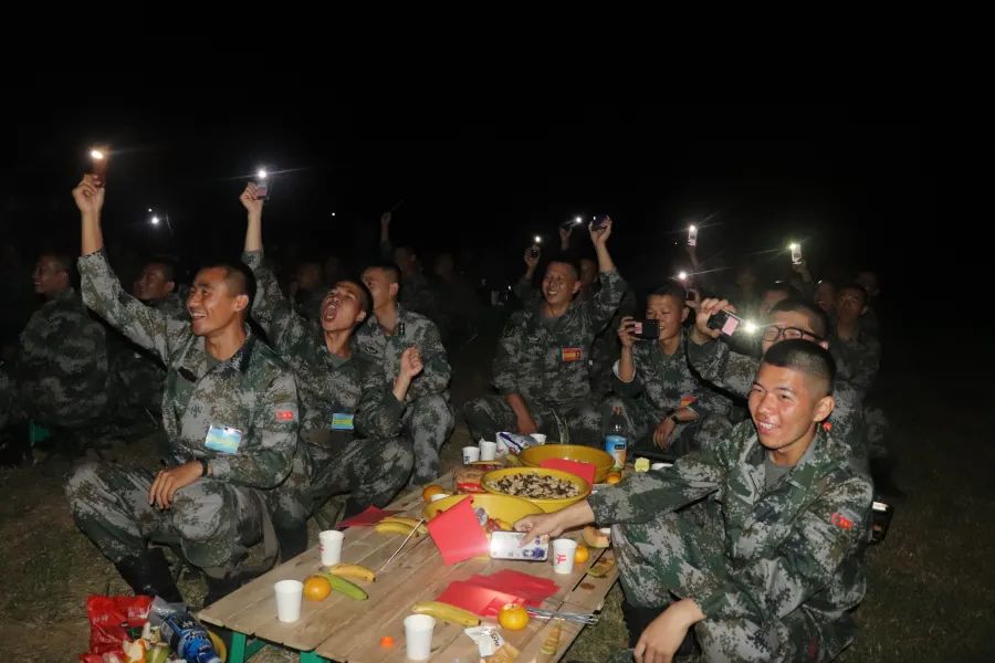 前线夜读|新兵连的迷彩记忆