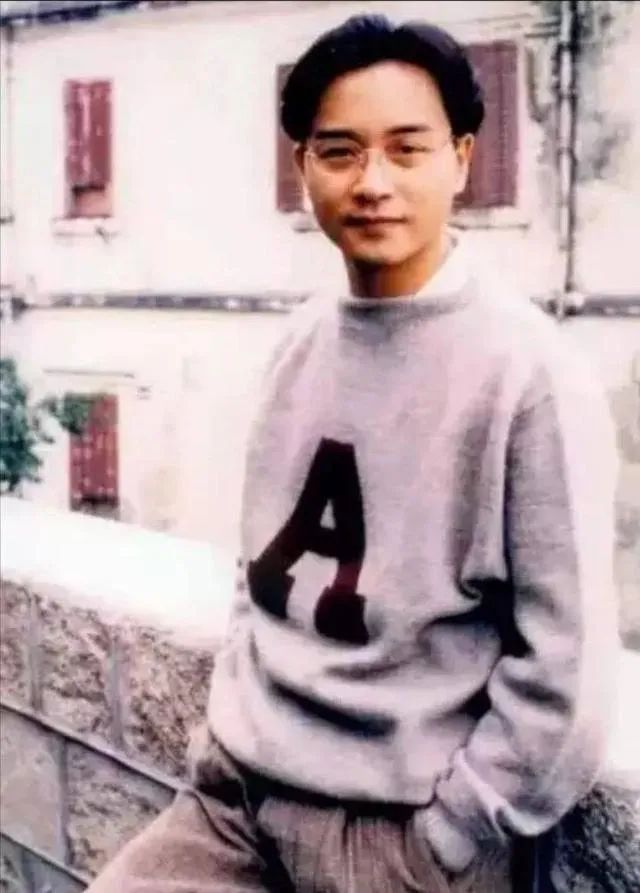 绝代风华的“哥哥”，他的衣品更应被记住