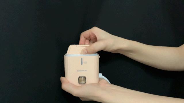 换季衣服皱巴怎么办？可以折叠的手持挂烫机1分钟熨平旧衣，一机两用，连除螨仪都省了