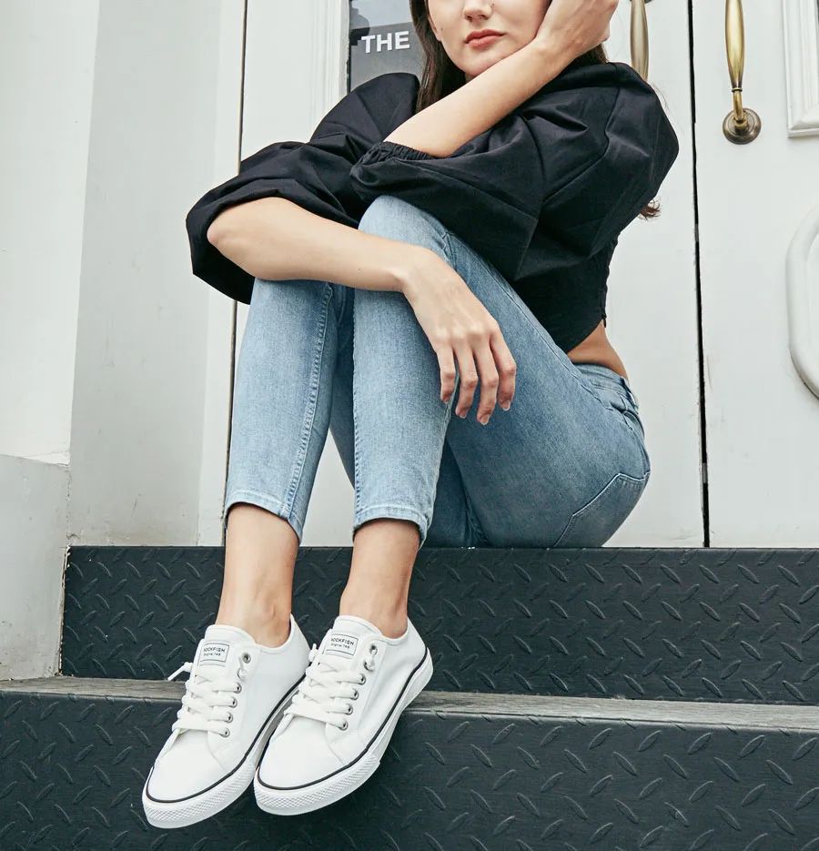 英国的小白鞋,帆布不系鞋带小白鞋