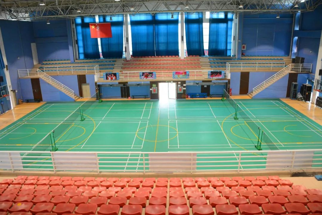 致敬最美逆行者|奥冠体育所有门店向援鄂医务人员和军警全年免费开放！