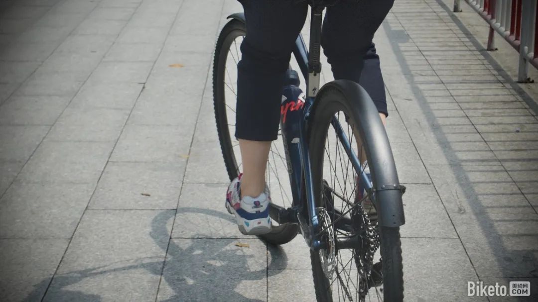 美骑测评风镜头盔,美骑评测复古通勤车