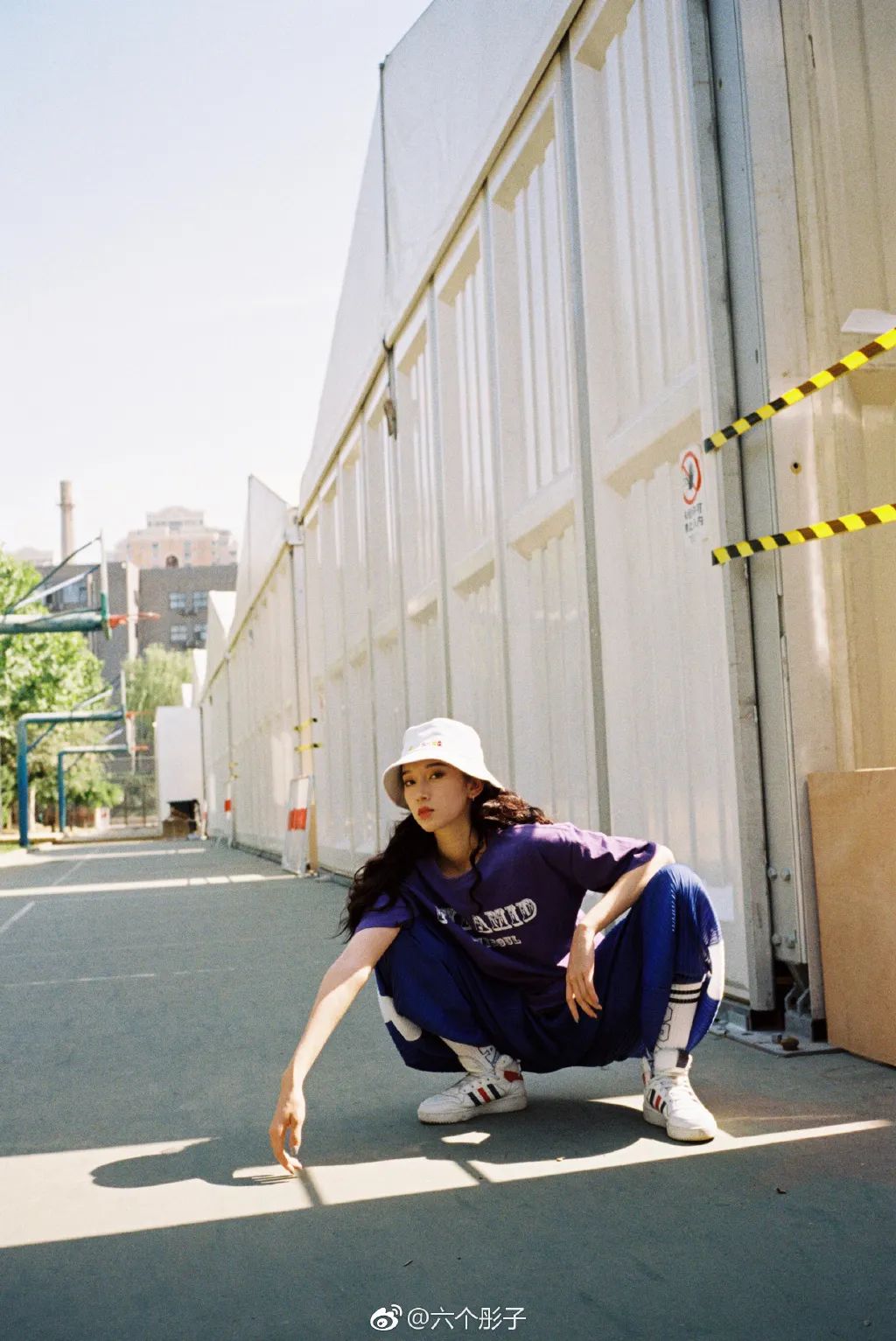 蔡徐坤穿权志龙鞋,蔡徐坤lisa虞书欣合照