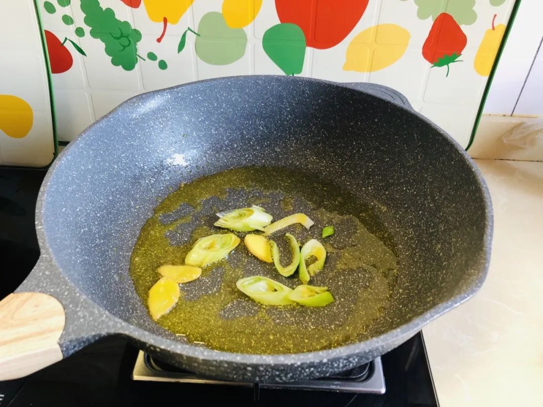 配面条还是米饭？教你烧超让人满足的红烧大排