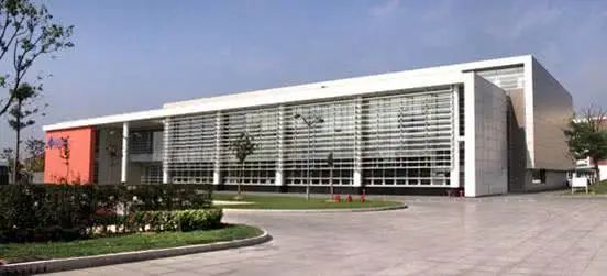 上海太魔幻！最高一套8000万，戴口罩排队抢豪宅，竟然打起来了！贫穷又限制了我的想象