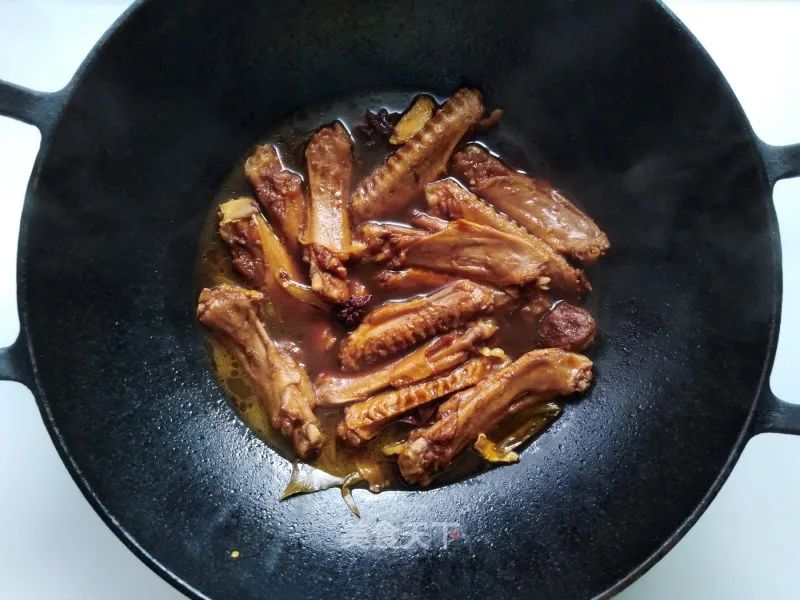 无任何添加的卤鸭货,刚卤出来的鸭货比较麻