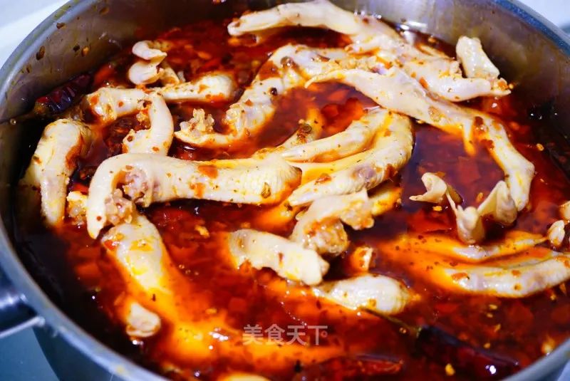 无任何添加的卤鸭货,刚卤出来的鸭货比较麻