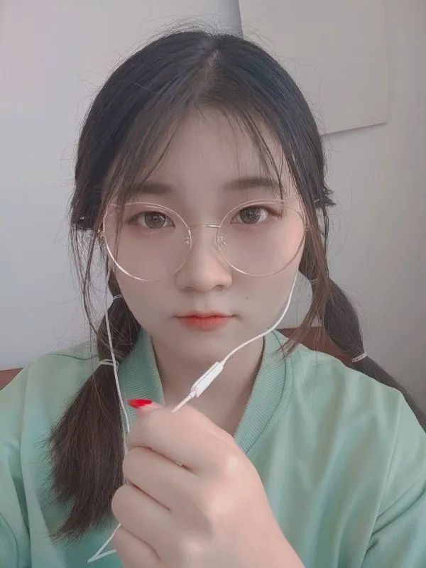 鏍″洯骞挎挱涓滄柟鍗,鏍″洯骞挎挱鑻辫鎾姤